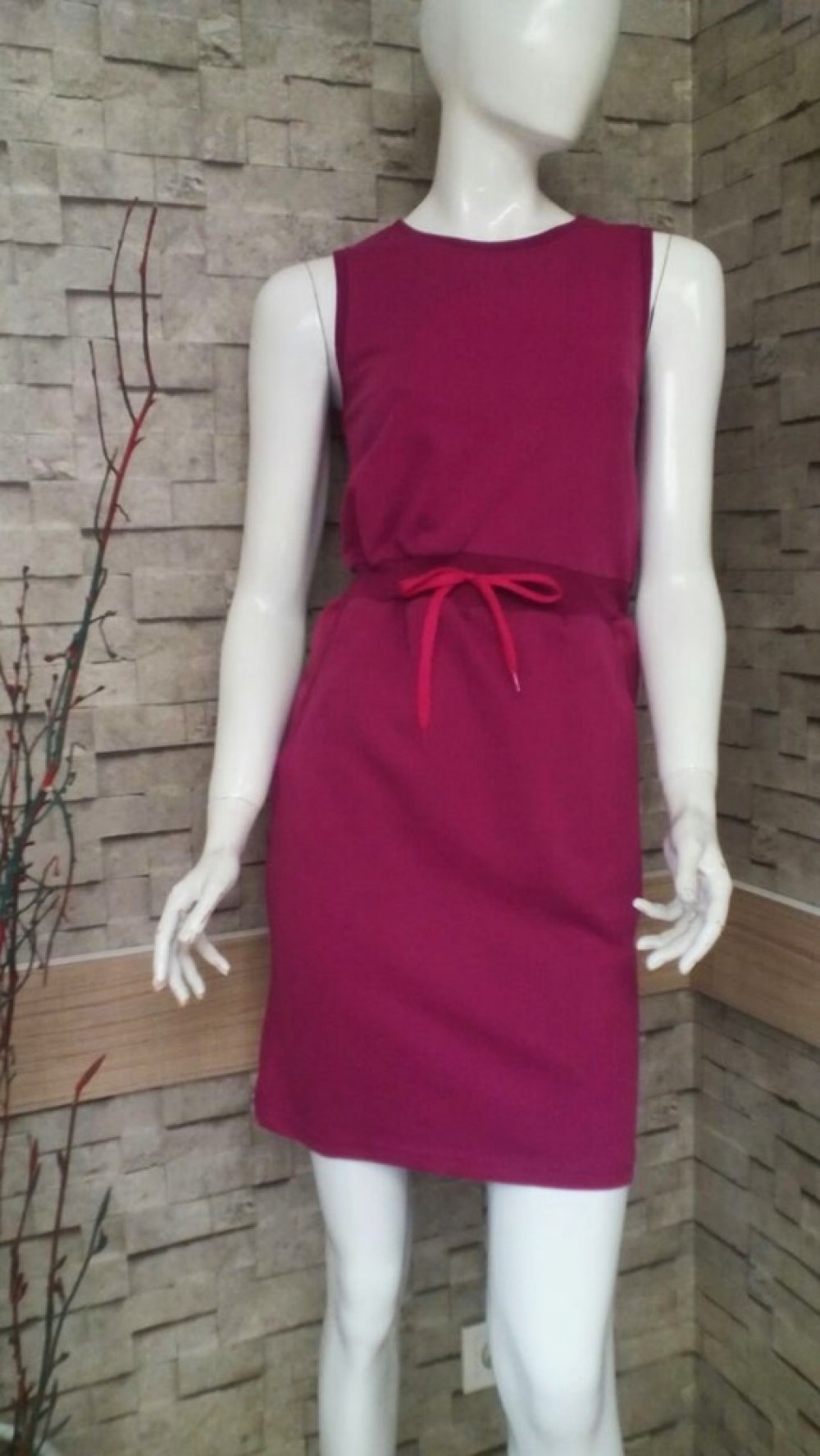 KOLSUZ RİBANALI BAĞCIKLI ELBİSE