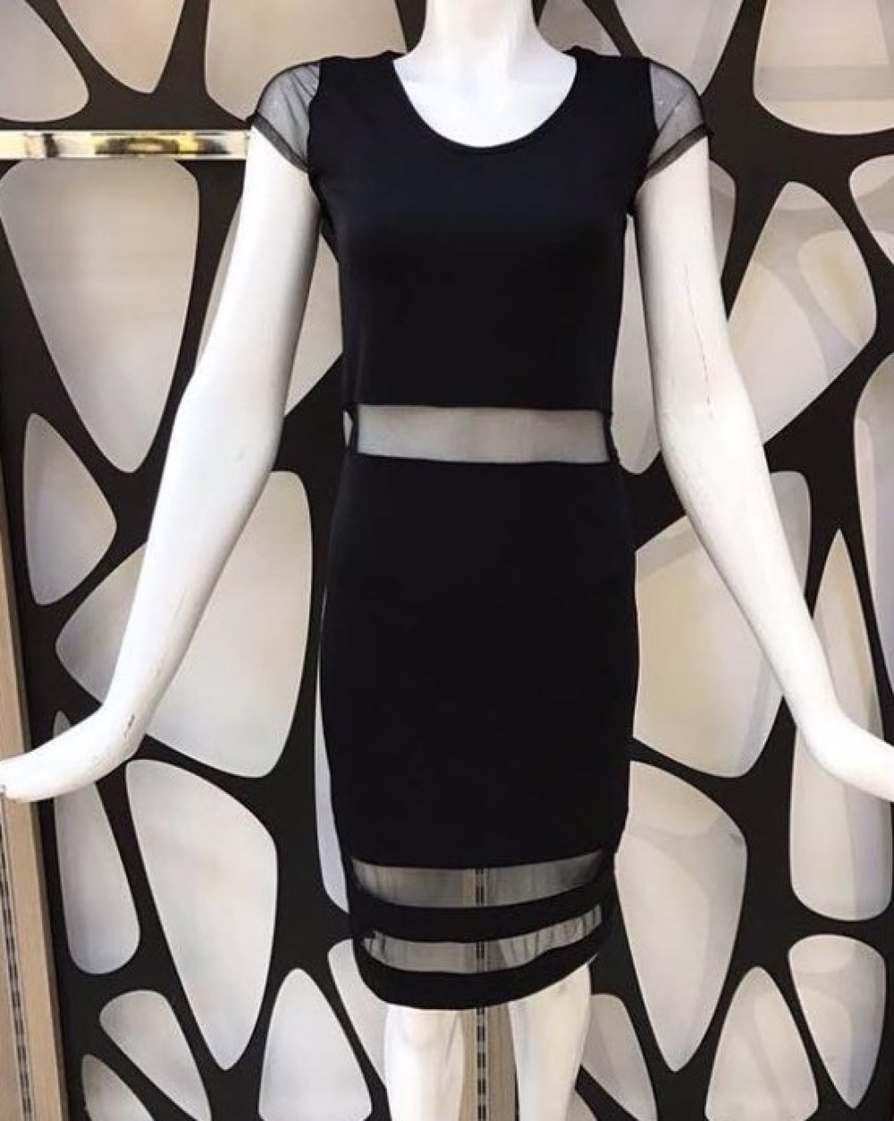 BELİ VE ETEĞİ TÜLLÜ ELBİSE