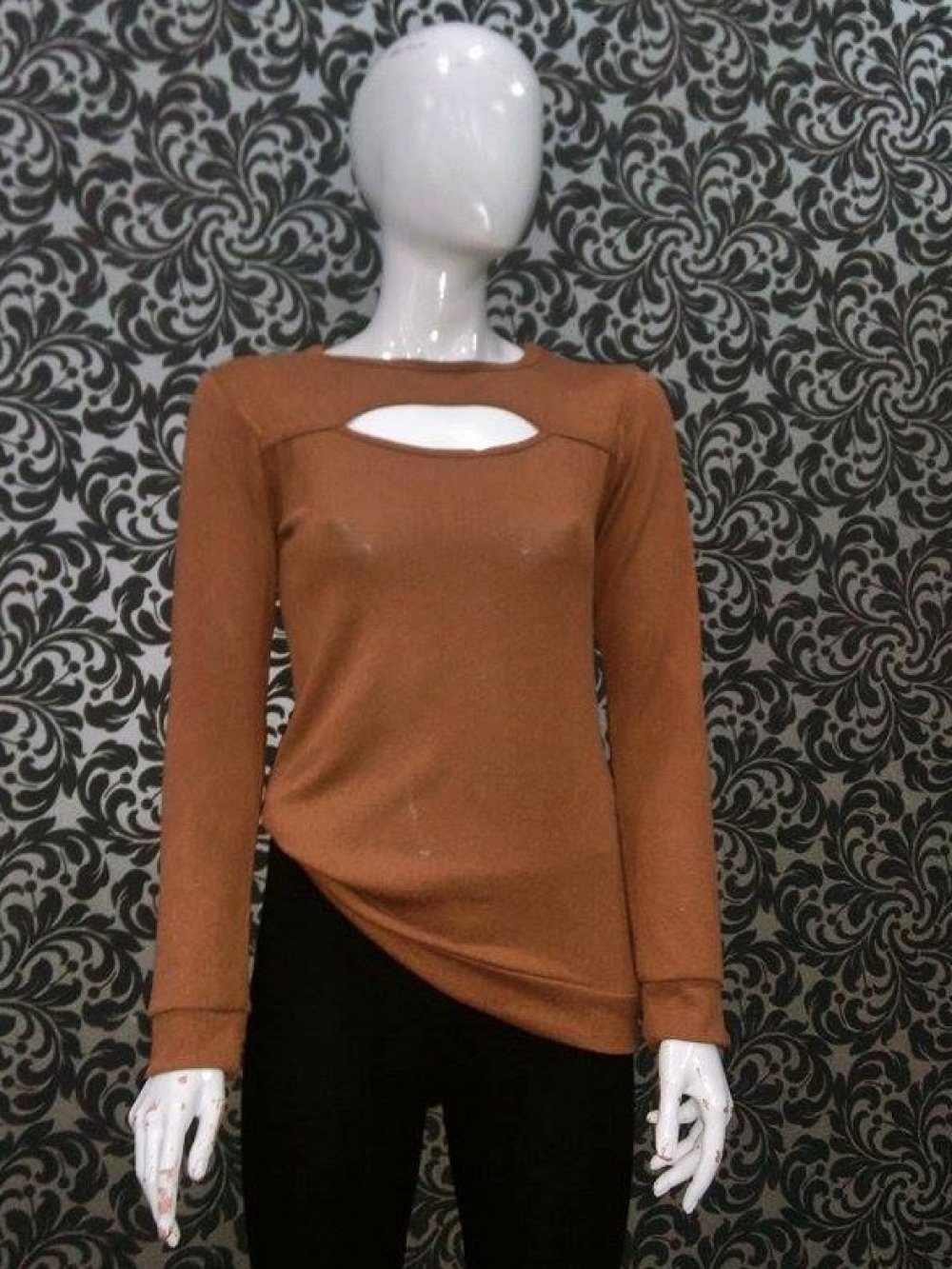 GÖĞSÜ DEKOLTELİ KOLLARI KESİK BODY