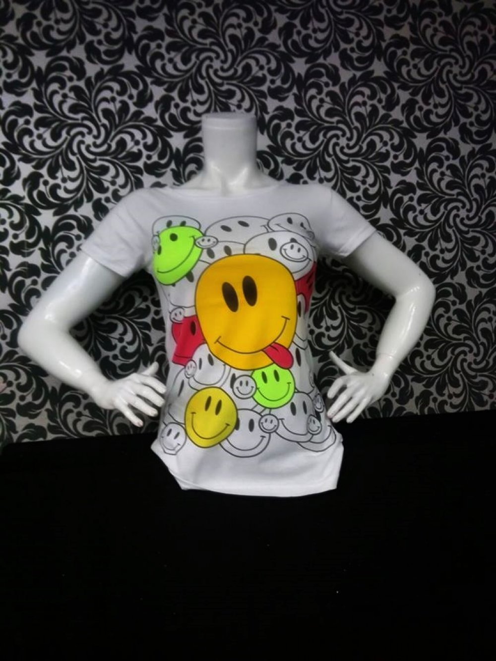 GÜLEN YÜZ BASKILI BODY