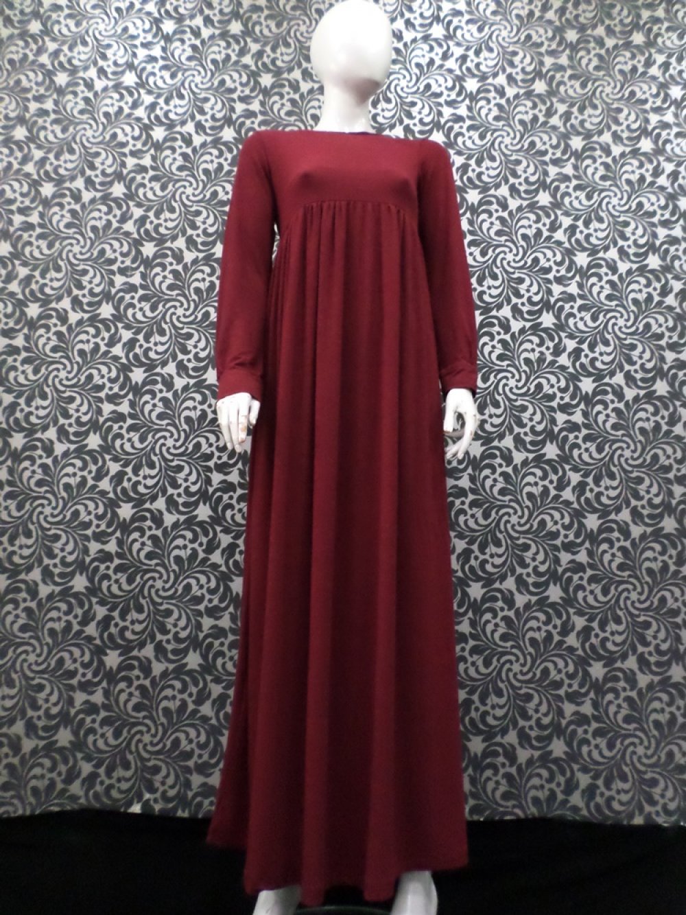 ÖNÜ BÜZGÜLÜ KOLLARI MANŞETLİ ELBİSE