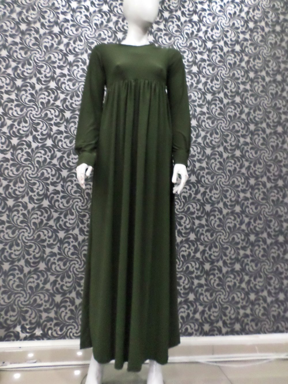 ÖNÜ BÜZGÜLÜ KOLLARI MANŞETLİ ELBİSE