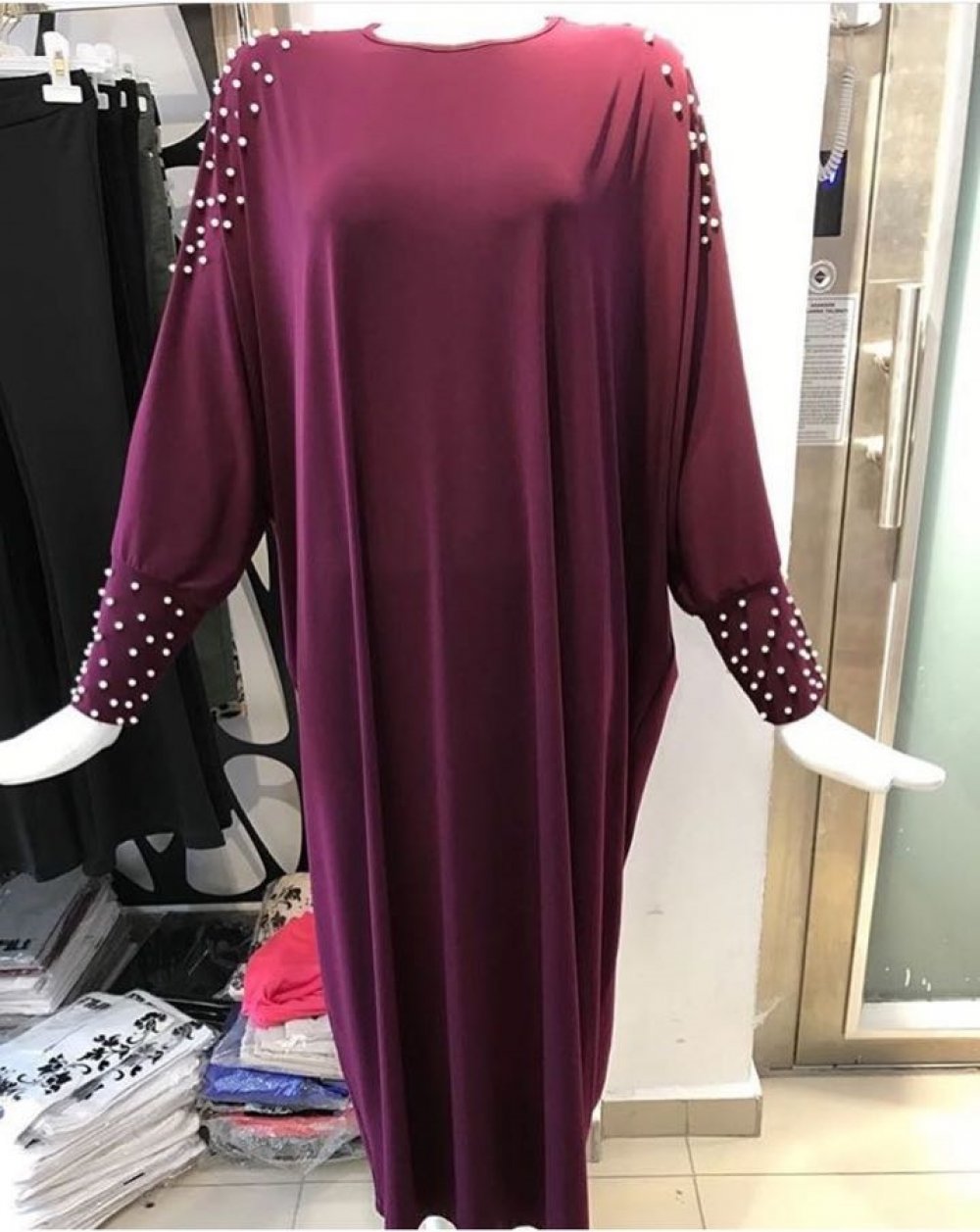 OMUZU MANŞETİ İNCİLİ ELBİSE