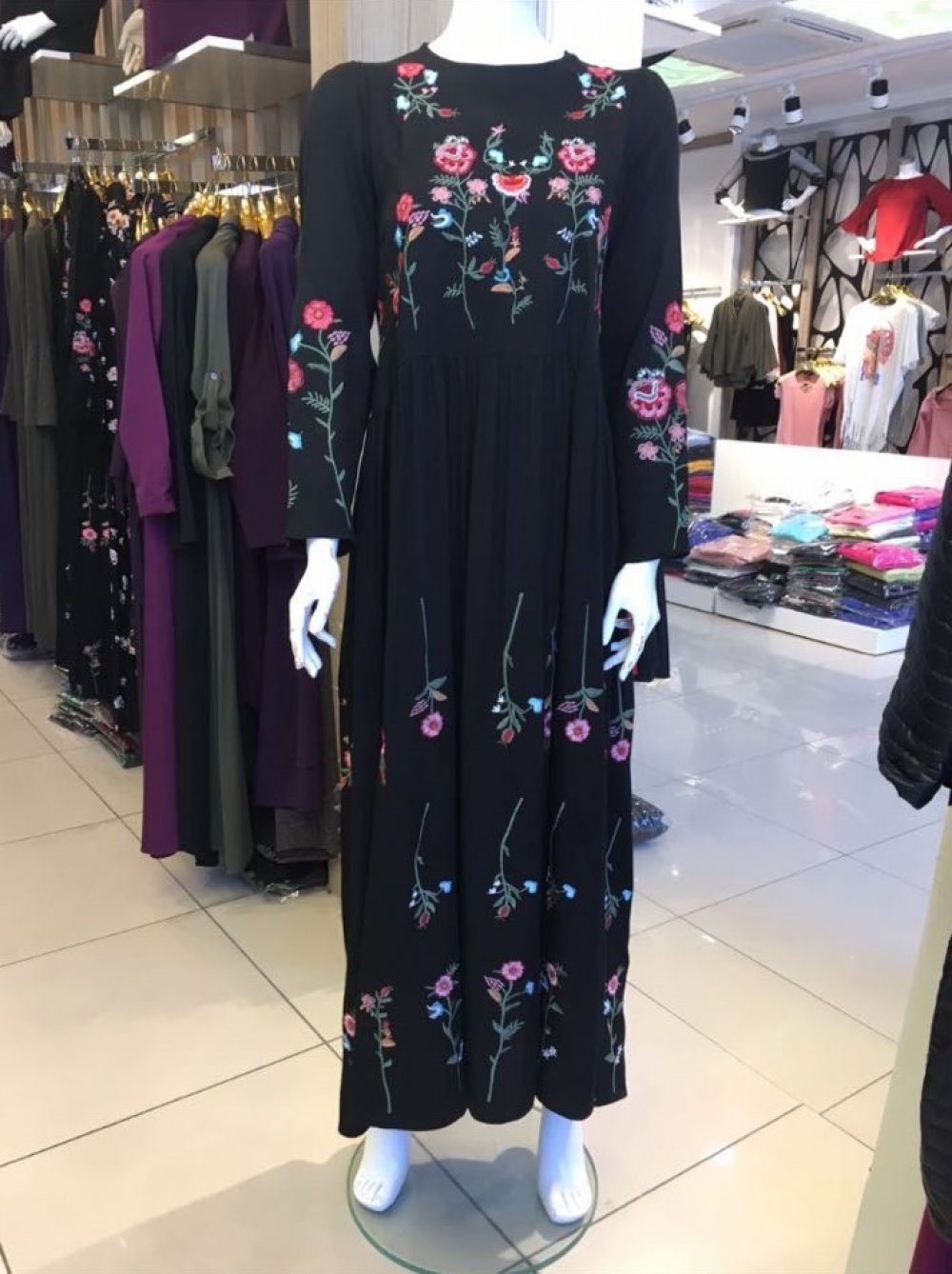 ÖNÜ KOMPLE NAKIŞLI ELBİSE