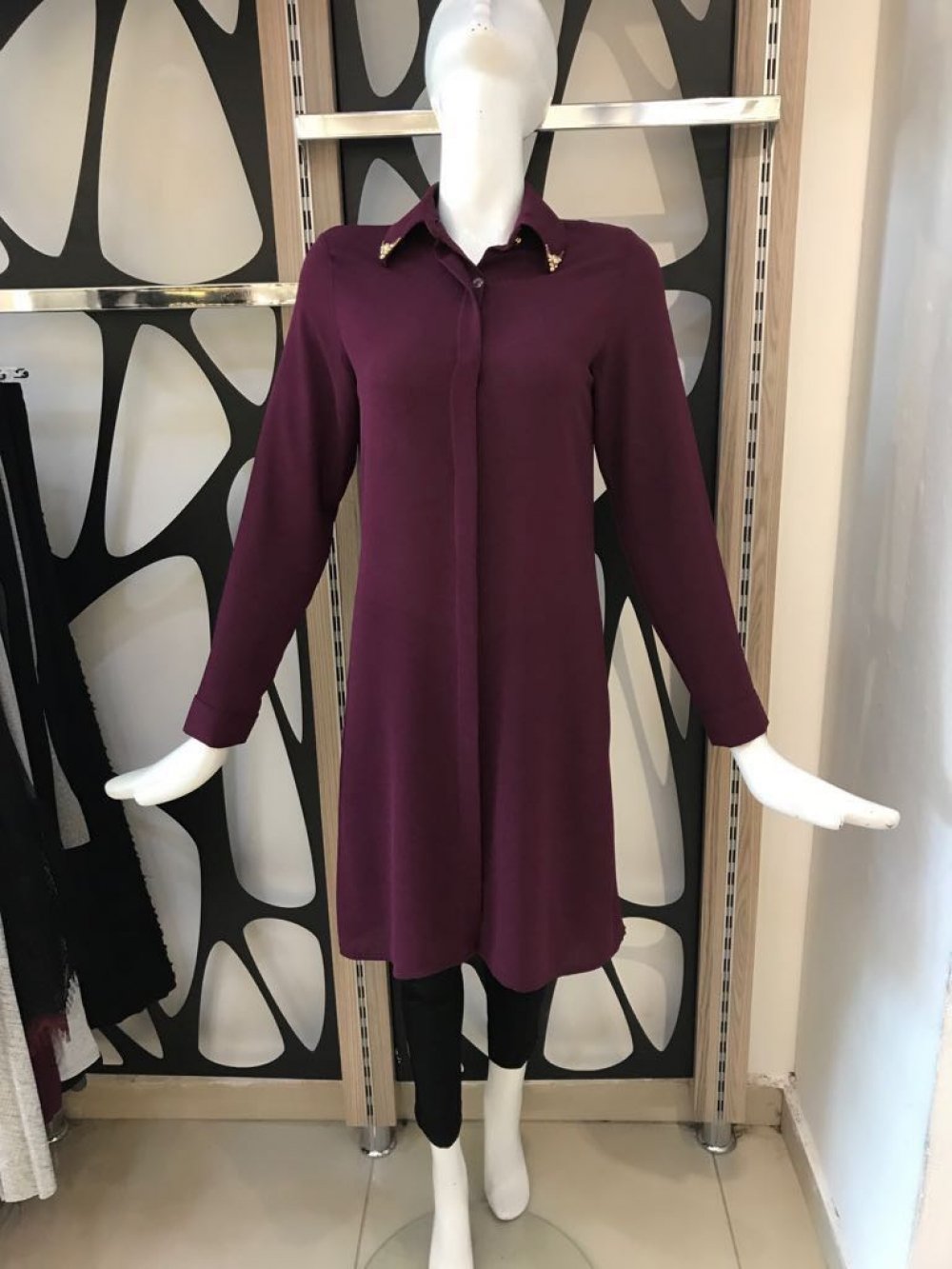 KOBE KREP YAKASI AKSESUARLI TUNİK