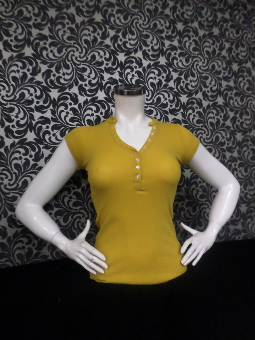 ÖNÜ DÜĞMELİ  HAKİM YAKA 