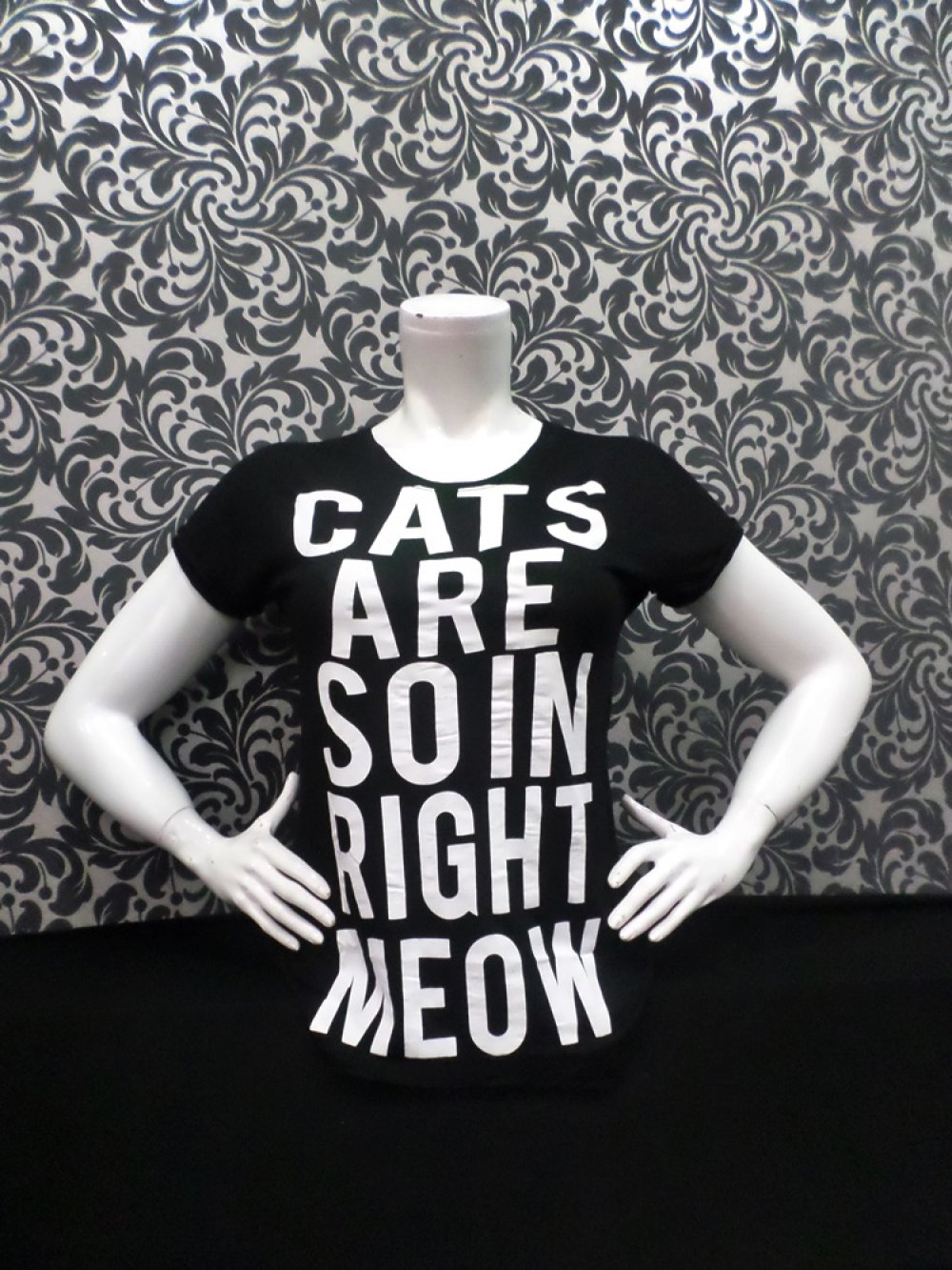 ARKASI KESİK LAZERLİ ÖNÜ BASKILI BODY