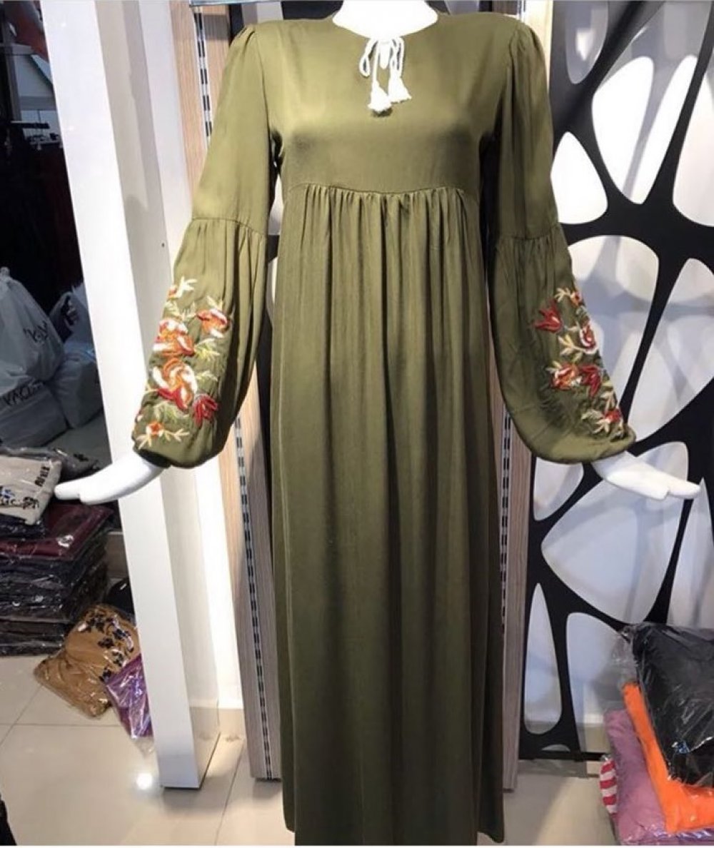 KOLU NAKIŞLI YAKASI İPLİ ELBİSE